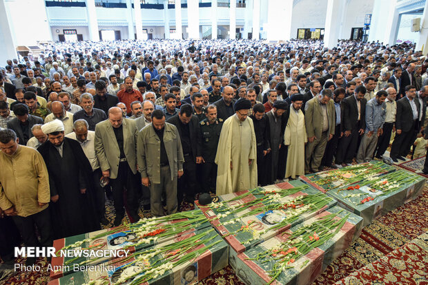 تشییع پیکر پاک 8 شهید در شیراز