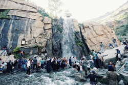 VIDEO: Slacklining near Ganjnameh waterfall of Hamedan