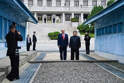 ترامب يلتقي بكيم ويعبر الحدود إلى كوريا الشمالية