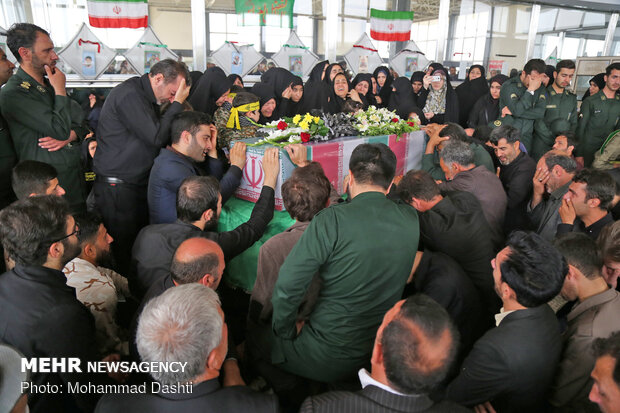 ورود پیکر مطهر شهید مدافع حرم علی آقایی به زادگاهش