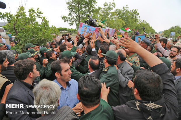 ورود پیکر مطهر شهید مدافع حرم علی آقایی به زادگاهش