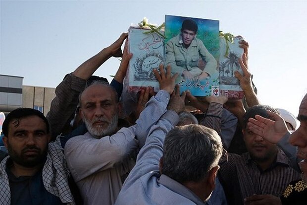 پیکر شهید «غلامرضا سلیمی» وارد بوشهر شد/ پایانی بر دوری ۳۱ ساله