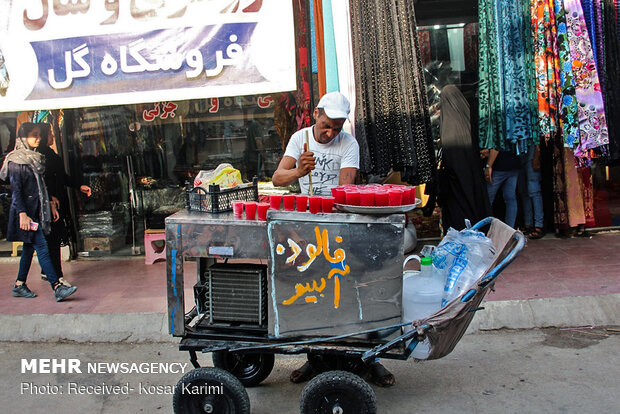 Businesses in sweltering weather of SW Iran