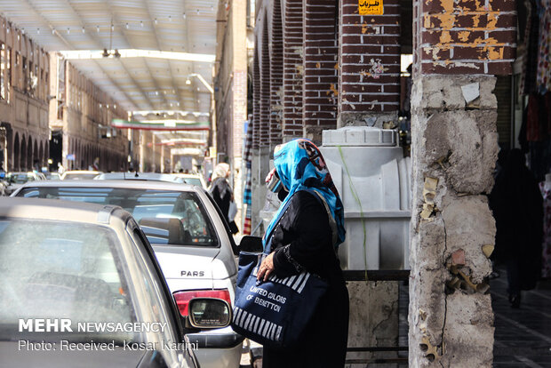 Businesses in sweltering weather of SW Iran