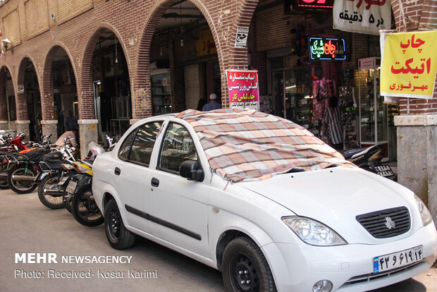 Businesses in sweltering weather of SW Iran