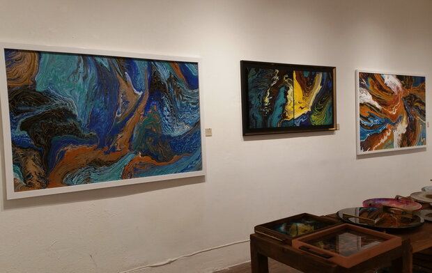 نمایشگاه نقاشی و اکریلیک«بهشت عقل»ادامه دارد/احساس درون و خلاقیت