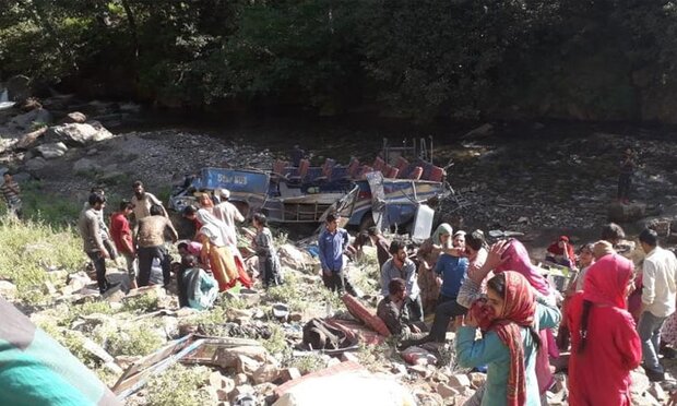 کشمیر میں مسافر بس حادثے میں 35 افراد ہلاک کشمیر میں مسافر بس حادثے میں 35 افراد ہلاک