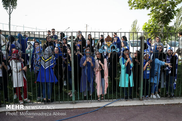 Esteghlal’s first public training session under Stramaccioni