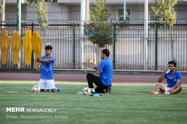 Esteghlal’s first public training session under Stramaccioni