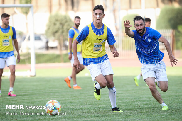 Esteghlal’s first public training session under Stramaccioni