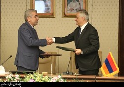 Iranian Energy Minister Reza Ardakanian (L) and Armenian Deputy Prime Minister Mher Grigoryan exchange the cooperation document at the 16th Iran-Armenia Joint Economic Committee meeting in Tehran on Tuesday.