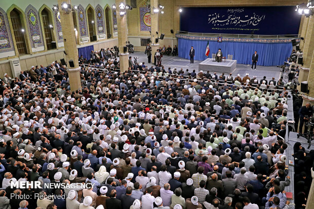 لقاء المعنيين بشؤون الحج بقائد الثورة الإسلامية