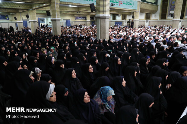 لقاء المعنيين بشؤون الحج بقائد الثورة الإسلامية