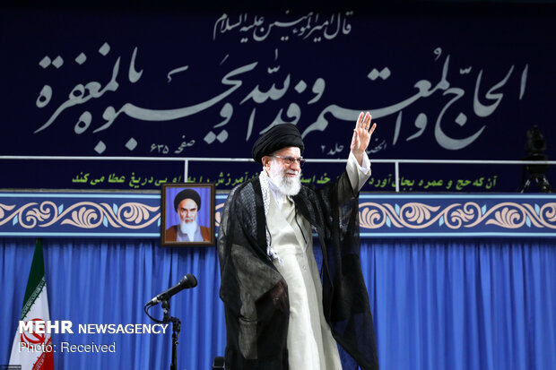 لقاء المعنيين بشؤون الحج بقائد الثورة الإسلامية