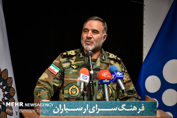 آیین رونمایی از یادداشت تجلیل مقام معظم رهبری از کتاب شهید مجتبی ذوالفقار نسب