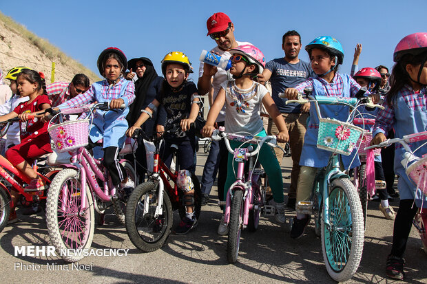 Terbiz'de "Kızları Günü" mübasebetiyle bisiklet yarışması düzenlendi