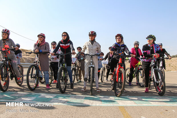 Terbiz'de "Kızları Günü" mübasebetiyle bisiklet yarışması düzenlendi