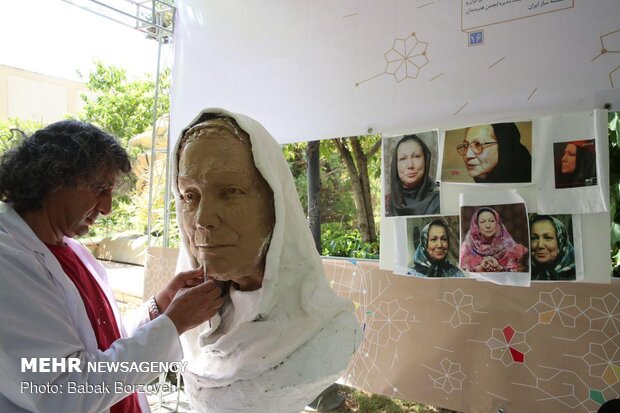 الملتقى الثاني لصناعة تماثيل الشخصيات البارزة الايرانية