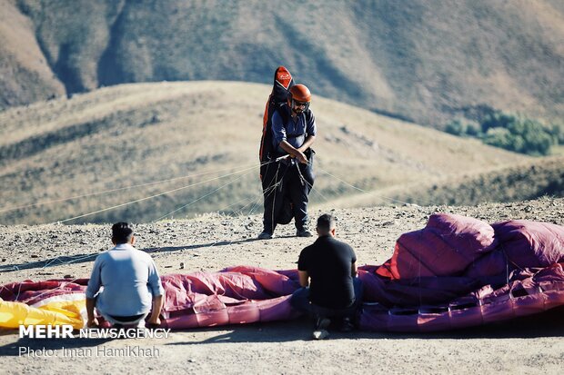 Paragliding in Hamadan