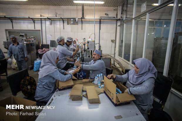 بازدید جمعی از مدیران خبرگزاری مهر از کارخانه فیروز