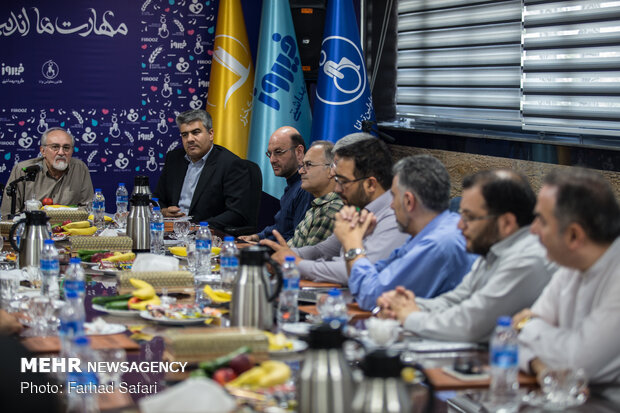 بازدید جمعی از مدیران خبرگزاری مهر از کارخانه فیروز