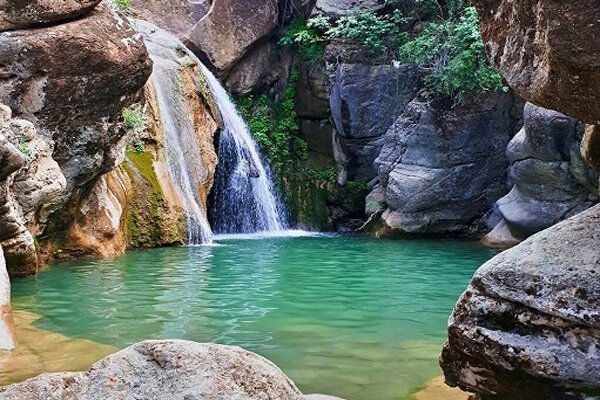 خنکای آبشار «کبوتر لانه» گرمای تابستان را دلپذیر می‌کند