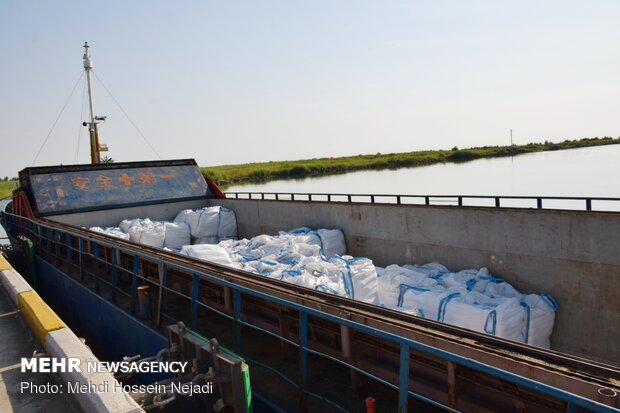 Loading, unloading operations at Iran’s Astara port