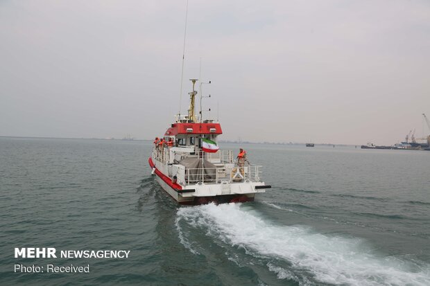 قایق صیادی توسط مرزبانان بوشهری نجات یافت