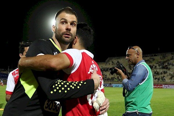 Persepolis keeper Radosevic shown exit door
