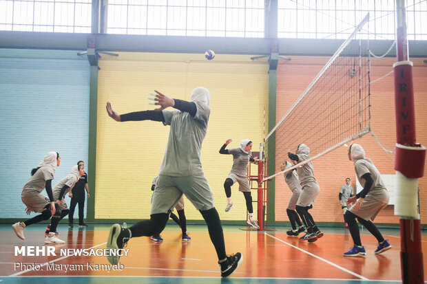 Training session of natl. Iranian women's volleyball team