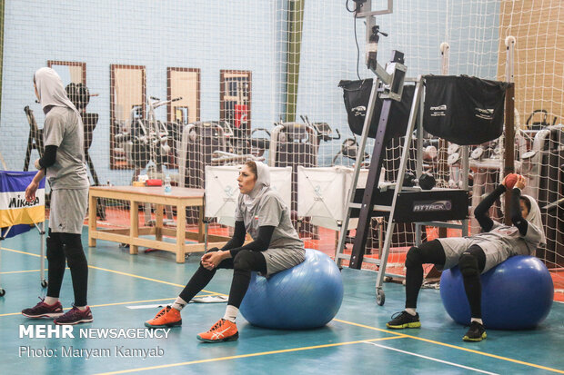 Training session of natl. Iranian women's volleyball team