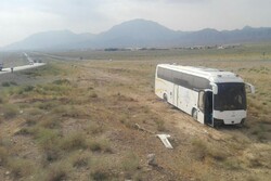 تصادف تریلر با اتوبوس در جاده حاجی آباد خسارت جانی نداشت