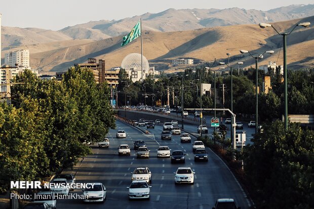 Imam Reza (AS) holy shrine’s blessed flag hoisted in Hamedan prov.