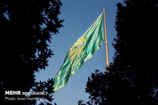 اهتزاز پرچم ۱۴۴ متری امام رضا در پارک‌مردم همدان
