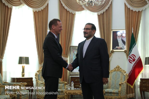 Shamkhani's meeting with Macron's adviser