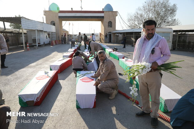 ورود پیکر مطهر ۴۴ شهید دفاع مقدس از مرز شلمچه