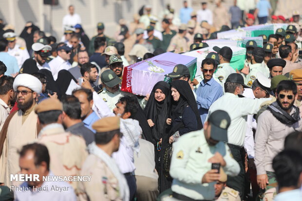 ورود پیکر مطهر ۴۴ شهید دفاع مقدس از مرز شلمچه