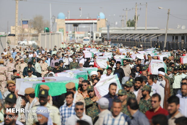 ورود پیکر مطهر ۴۴ شهید دفاع مقدس از مرز شلمچه