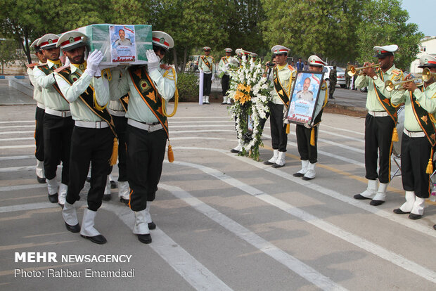 مراسم تشییع پیکر سروان شهید حجت الله دشتبانی در بندرعباس