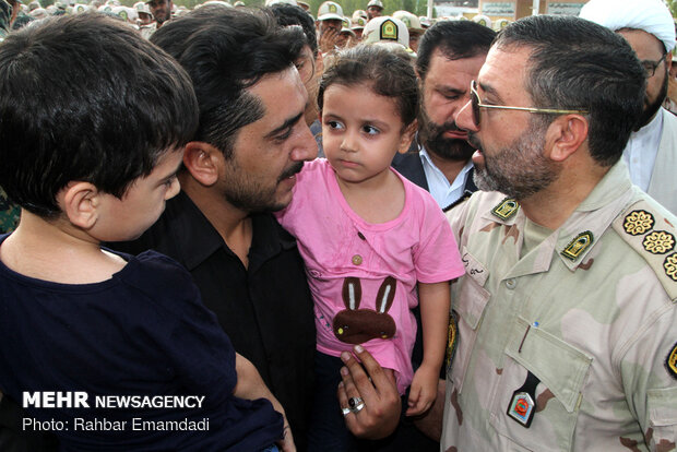 مراسم تشییع پیکر سروان شهید حجت الله دشتبانی در بندرعباس