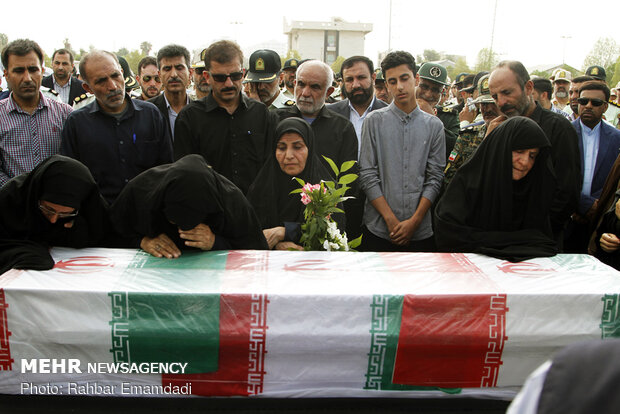 مراسم تشییع پیکر سروان شهید حجت الله دشتبانی در بندرعباس