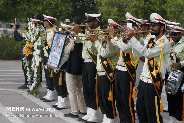 مراسم تشییع پیکر سروان شهید حجت الله دشتبانی در بندرعباس