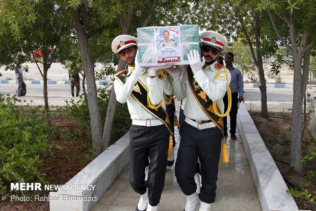 مراسم تشییع پیکر سروان شهید حجت الله دشتبانی در بندرعباس