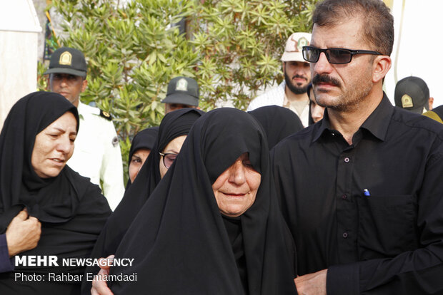 مراسم تشییع پیکر سروان شهید حجت الله دشتبانی در بندرعباس