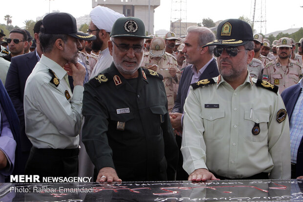 مراسم تشییع پیکر سروان شهید حجت الله دشتبانی در بندرعباس