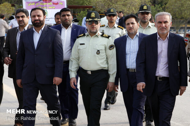 مراسم تشییع پیکر سروان شهید حجت الله دشتبانی در بندرعباس