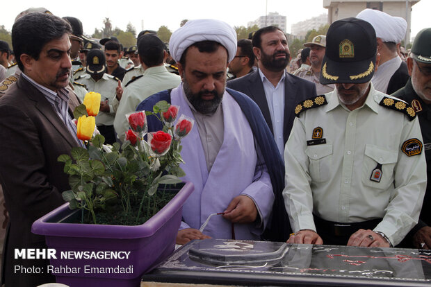 مراسم تشییع پیکر سروان شهید حجت الله دشتبانی در بندرعباس