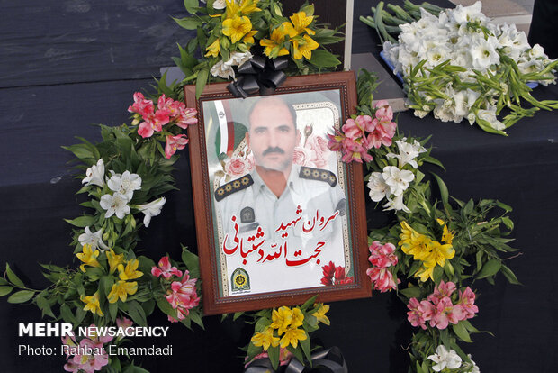 مراسم تشییع پیکر سروان شهید حجت الله دشتبانی در بندرعباس