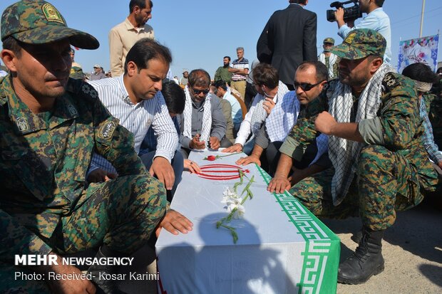 ورود پیکر ۴۴ شهید دوران دفاع مقدس به کشور از مرز شلمچه‎