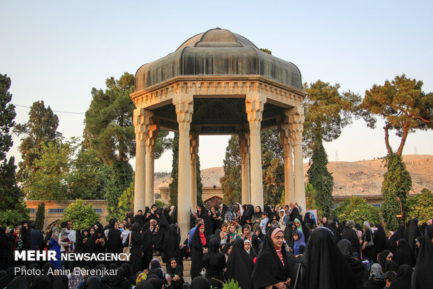 مراسم روز عفاف و حجاب در حافظیه شیراز